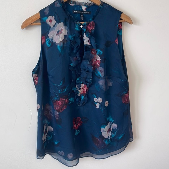 White House Black Market Tops - White House/Black Market blouse petite sleeveless blue with flowers